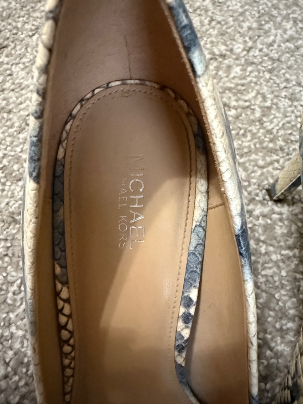 Michael Kors Blue and Cream Snake-Print Pointed Pumps-9M - Very good condition! - Picture 6 of 7